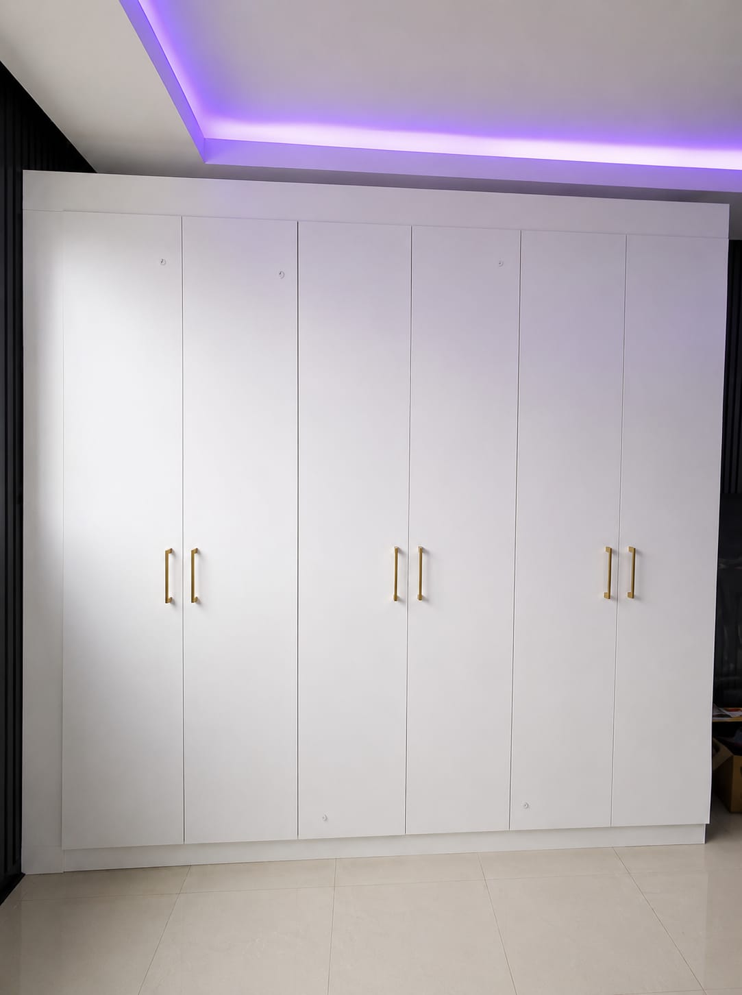 Built-in bedroom wardrobe