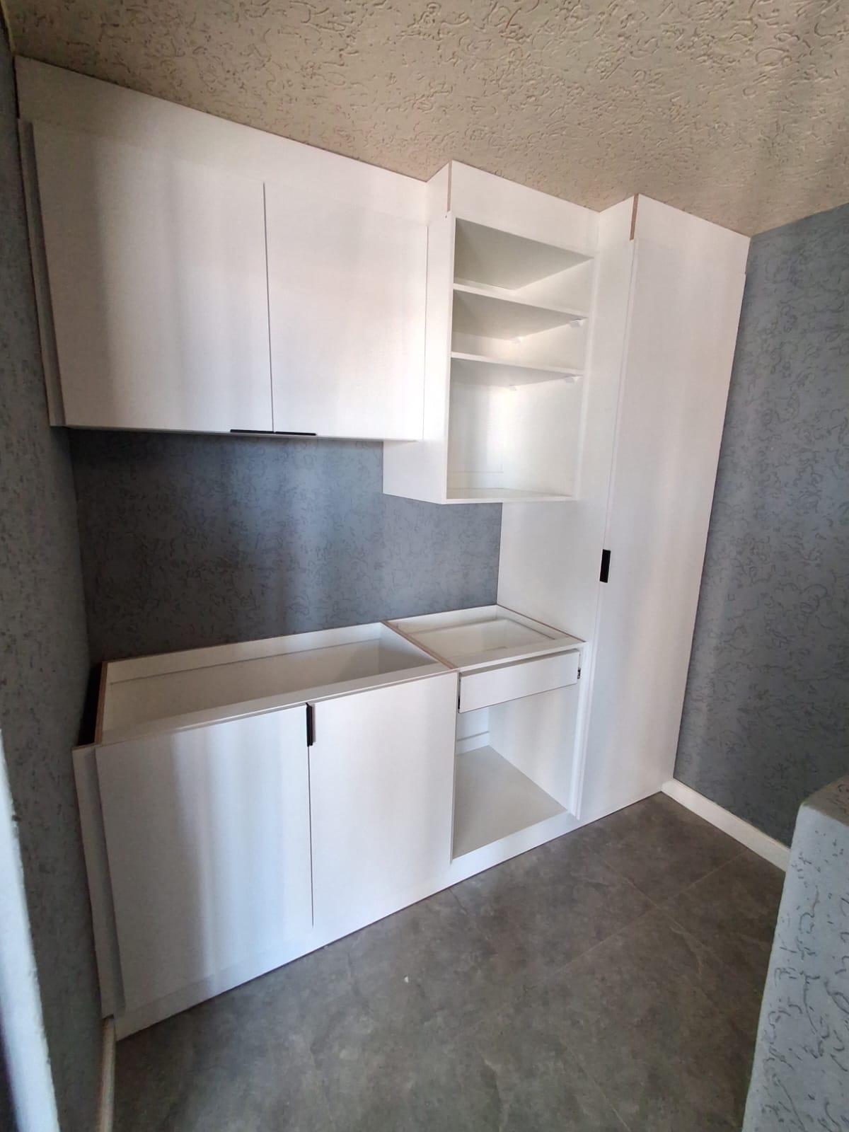 Kitchenette cabinetry